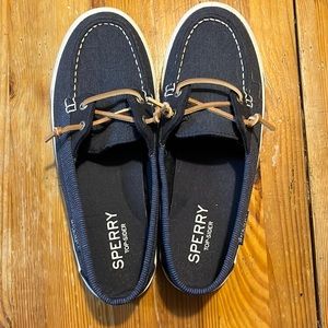 Women’s navy top-siders